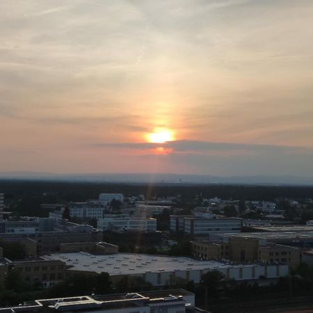 Skyline-Aussicht Und Fantastische Sonnenuntergaenge Apartment Langen  Exterior photo